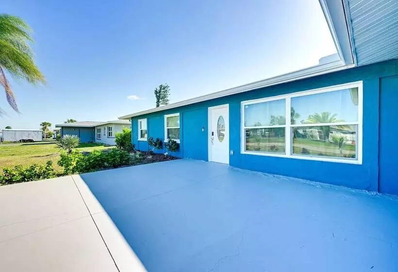 Florida Gulf Coast Getaway: Pool + Screened Lanai!