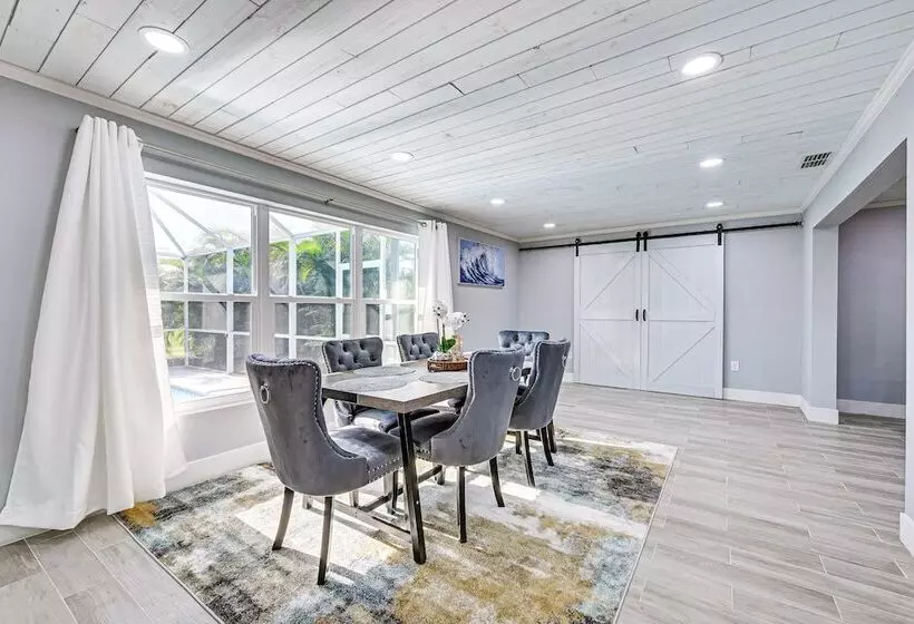 Florida Gulf Coast Getaway: Pool + Screened Lanai!