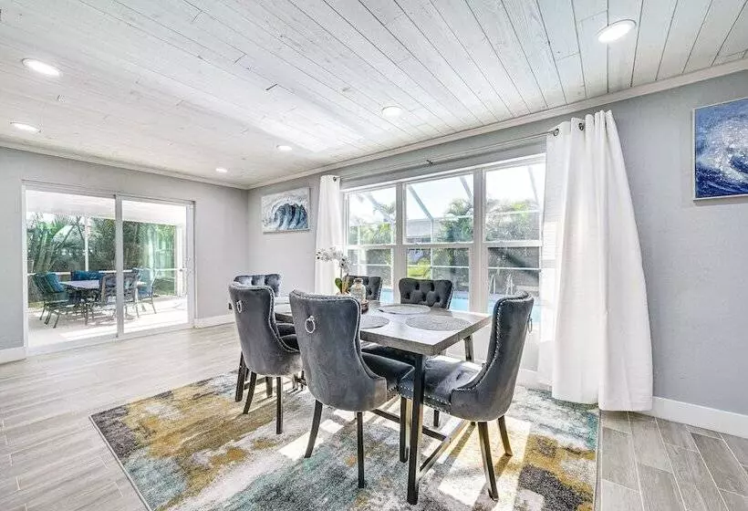 Florida Gulf Coast Getaway: Pool + Screened Lanai!