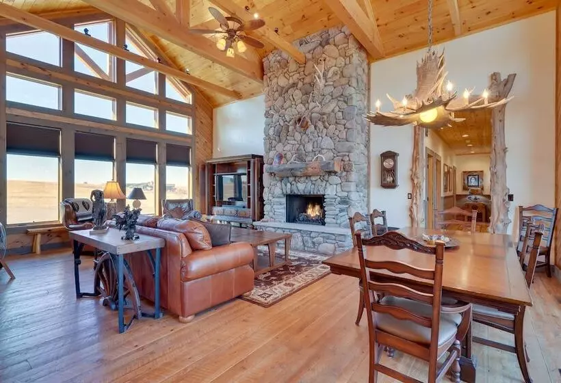 Free Spirit Ranch  W/ Hot Tub & Mountain Views