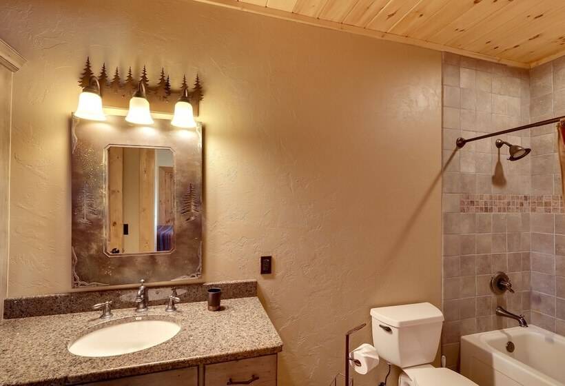 Free Spirit Ranch  W/ Hot Tub & Mountain Views