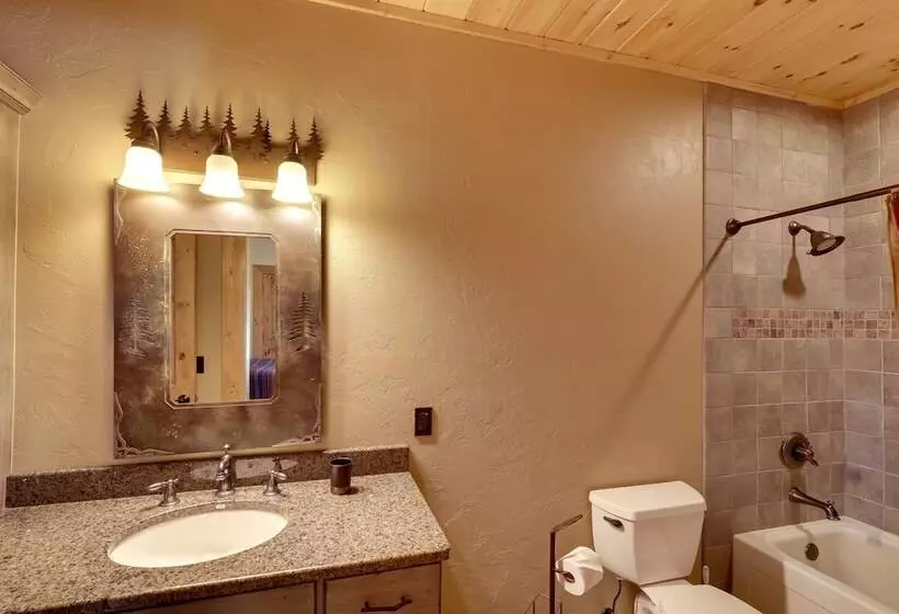 Free Spirit Ranch  W/ Hot Tub & Mountain Views