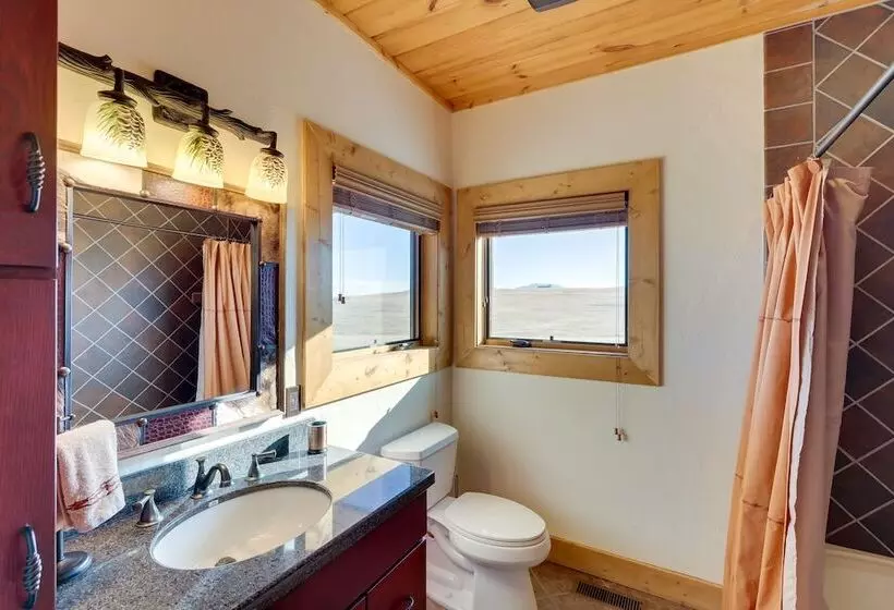 Free Spirit Ranch  W/ Hot Tub & Mountain Views