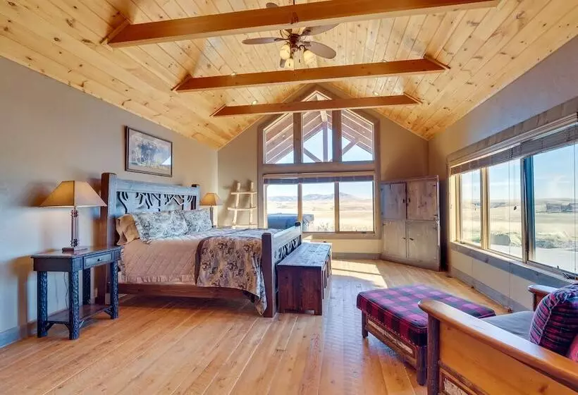 Free Spirit Ranch  W/ Hot Tub & Mountain Views