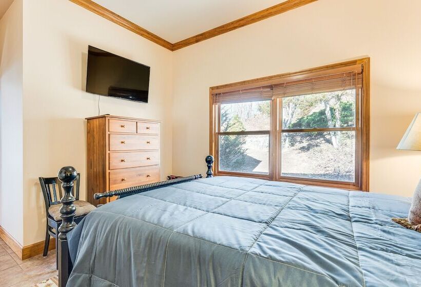 Hayesville Home W/ Hot Tub + Mountain Views!