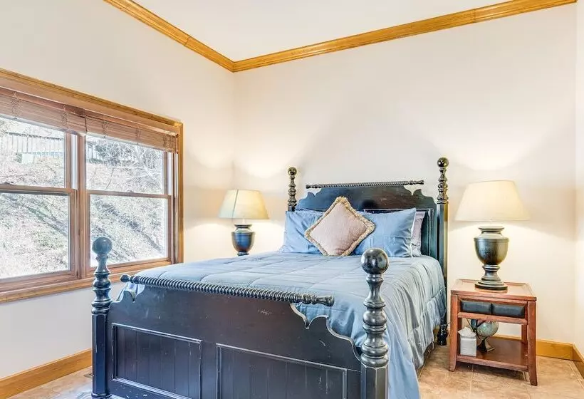 Hayesville Home W/ Hot Tub + Mountain Views!