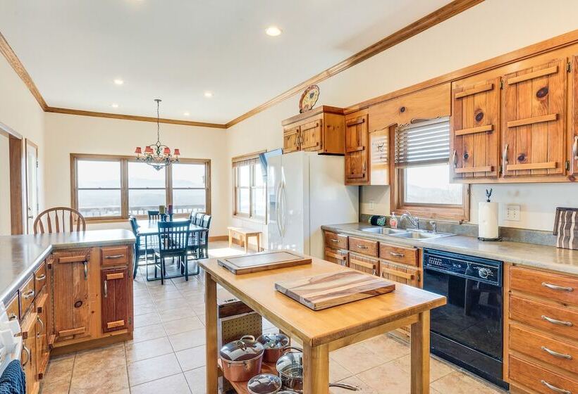 Hayesville Home W/ Hot Tub + Mountain Views!