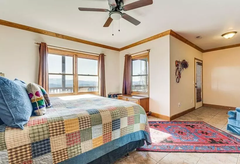 Hayesville Home W/ Hot Tub + Mountain Views!