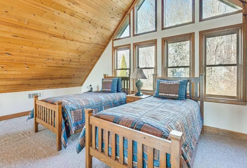 Hayesville Home W/ Hot Tub + Mountain Views!