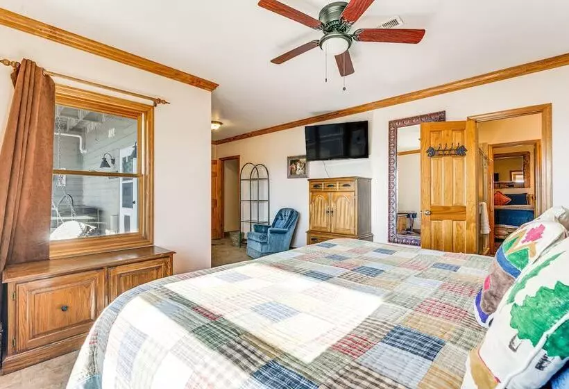 Hayesville Home W/ Hot Tub + Mountain Views!