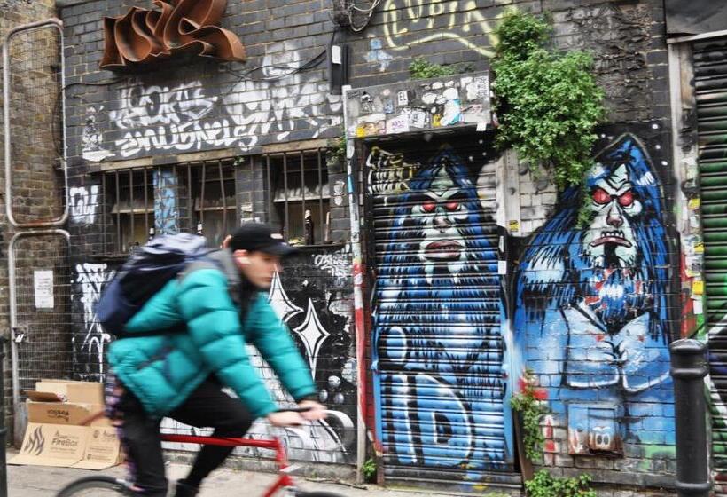 Hotel Cosmos Capsule Coworking London