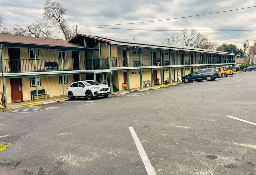 Отель Quality Inn & Suites