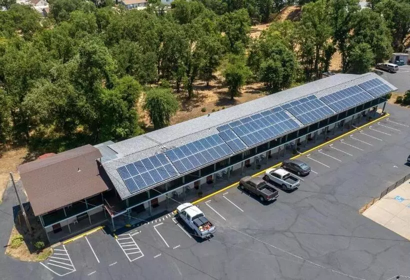 Hotelli Quality Inn & Suites