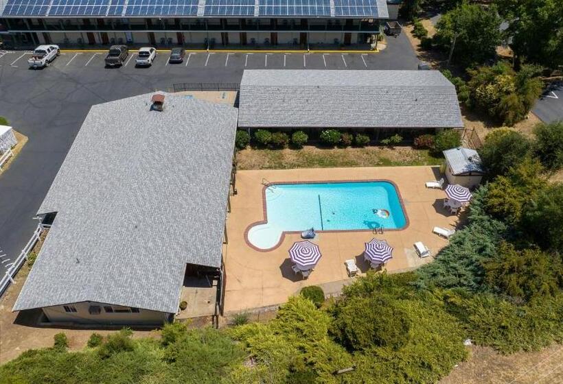 Отель Quality Inn & Suites