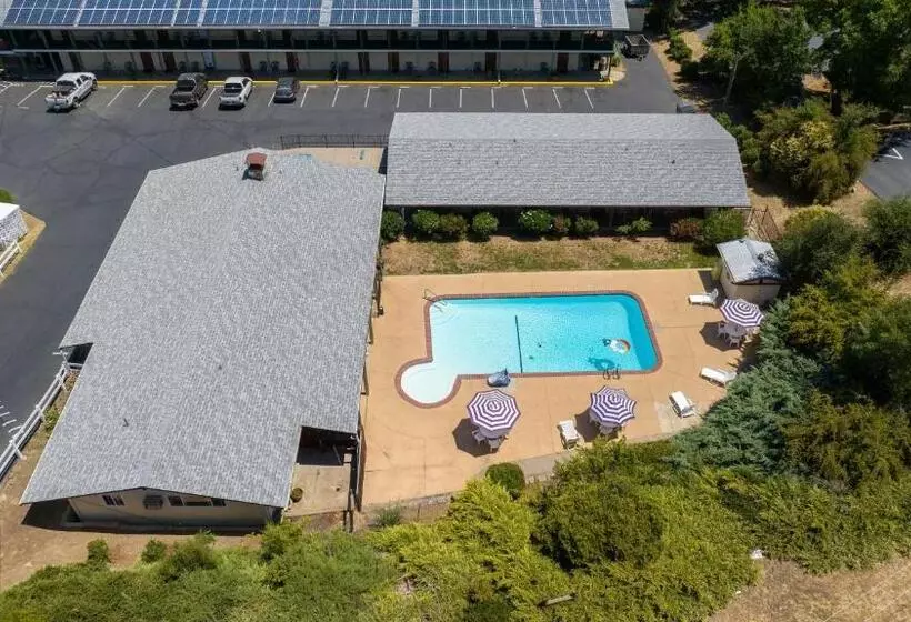 Hotelli Quality Inn & Suites