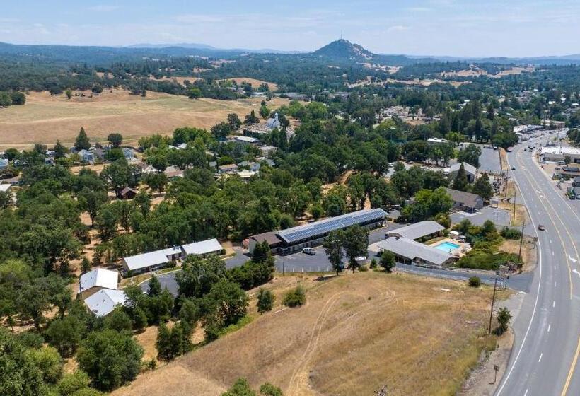 Отель Quality Inn & Suites