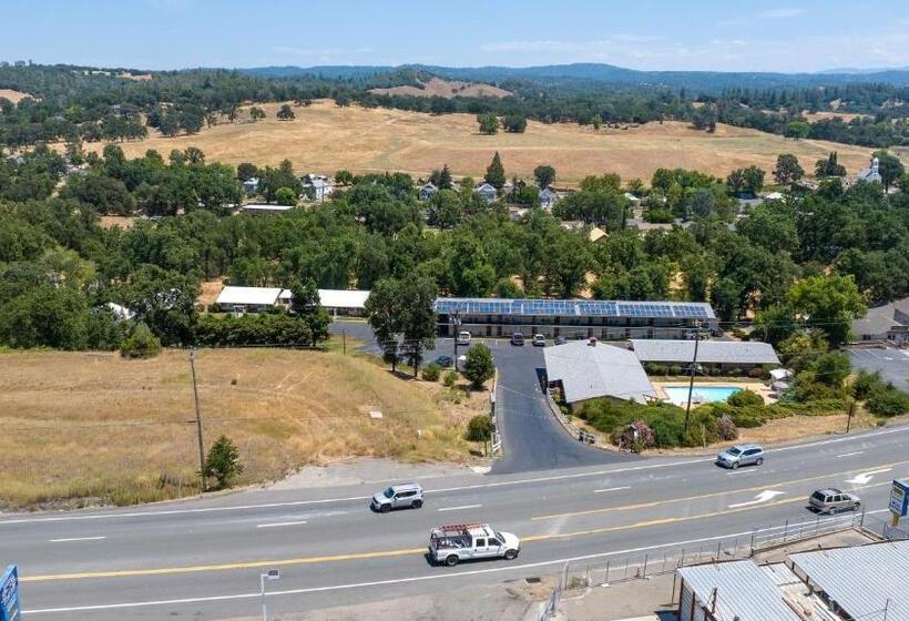 Отель Quality Inn & Suites