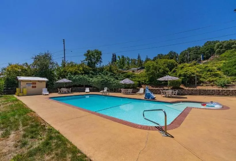 Hotelli Quality Inn & Suites