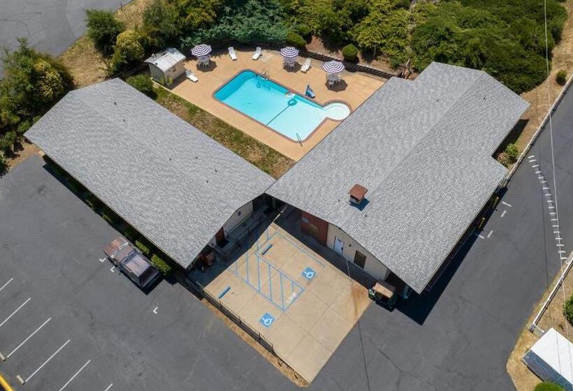 Отель Quality Inn & Suites