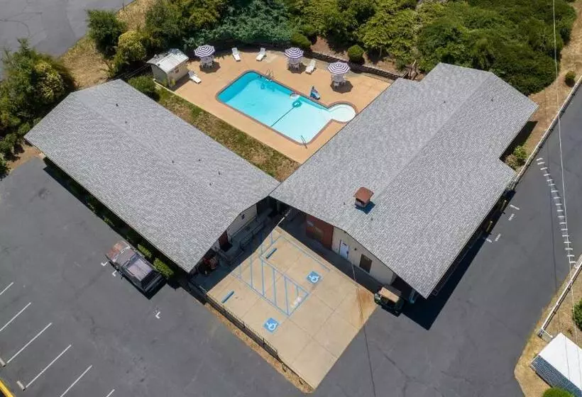 Hotelli Quality Inn & Suites