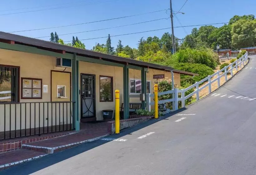 Hotelli Quality Inn & Suites