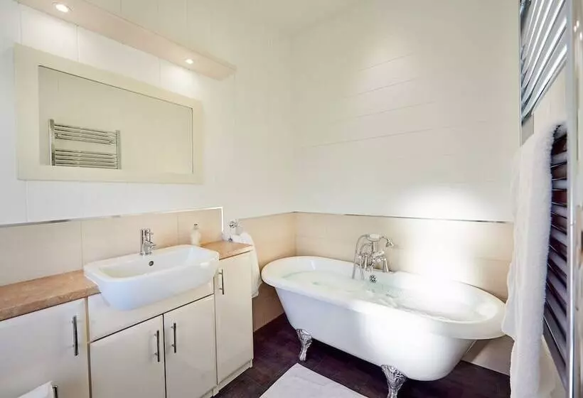 Hotelli Silverwood Resort