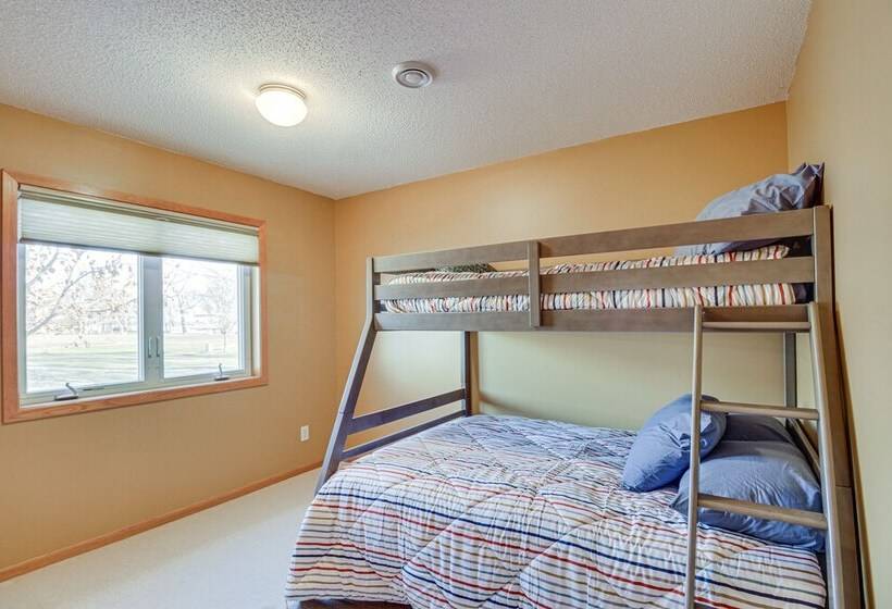 Lakefront Aitkin Home W/ Sunroom: Walk To Beach!