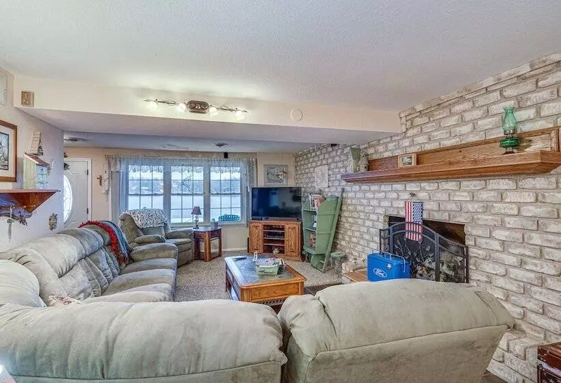 Lakefront Gravois Mills Home W/ Dock, Dogs Welcome