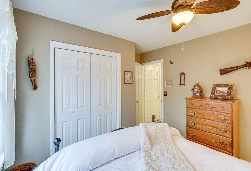 Lakefront Gravois Mills Home W/ Dock, Dogs Welcome