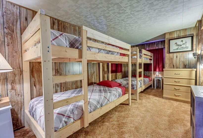 Lakefront Townsend Cabin W/ Fire Pit & Dock!