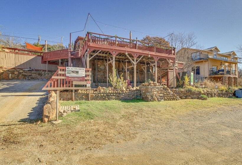 Medicine Park Getaway: Kayaks, Deck & Mtn Views!