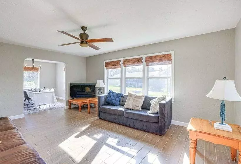 Newberry Home W/ Deck On 10 Acres!