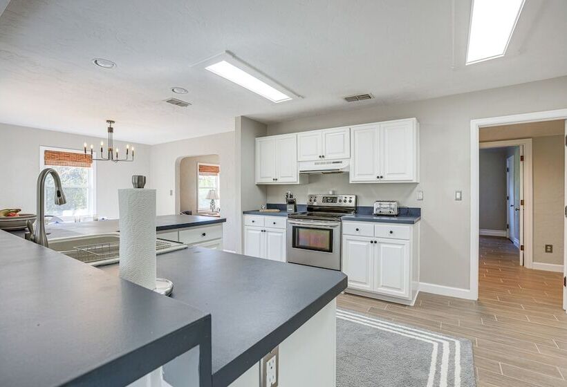 Newberry Home W/ Deck On 10 Acres!