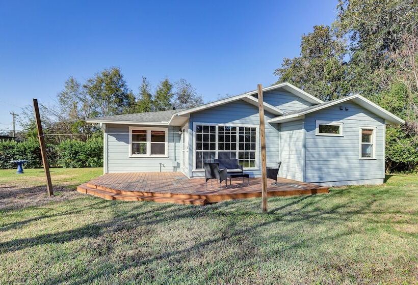 Newberry Home W/ Deck On 10 Acres!