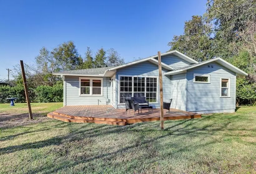 Newberry Home W/ Deck On 10 Acres!