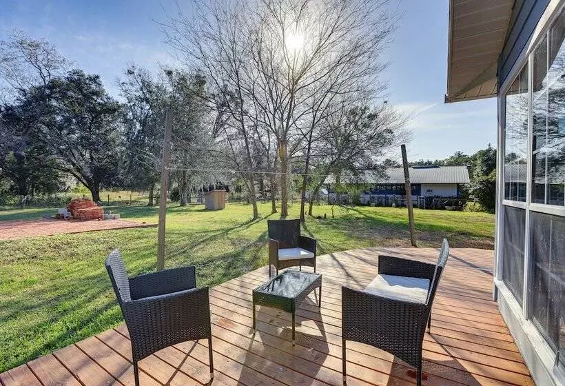 Newberry Home W/ Deck On 10 Acres!