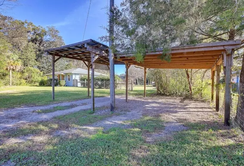 Newberry Home W/ Deck On 10 Acres!