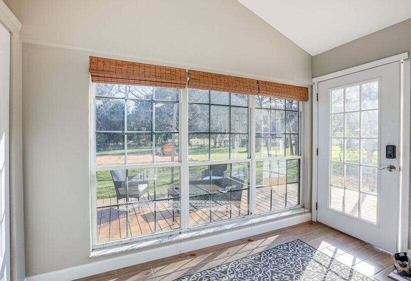 Newberry Home W/ Deck On 10 Acres!