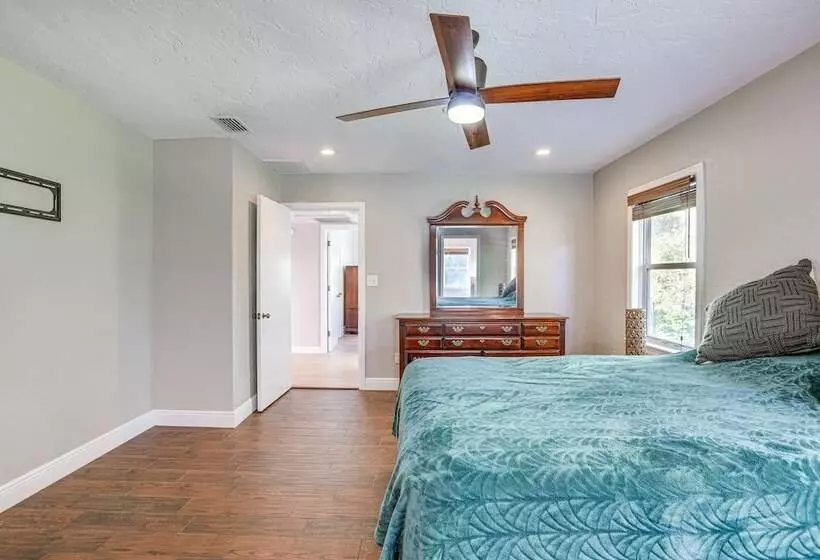 Newberry Home W/ Deck On 10 Acres!