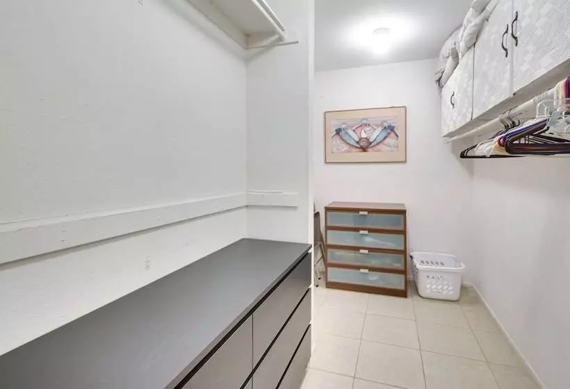Pet Friendly Palm Desert Gem On Golf Course!