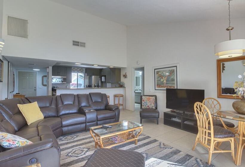 Pet Friendly Palm Desert Gem On Golf Course!
