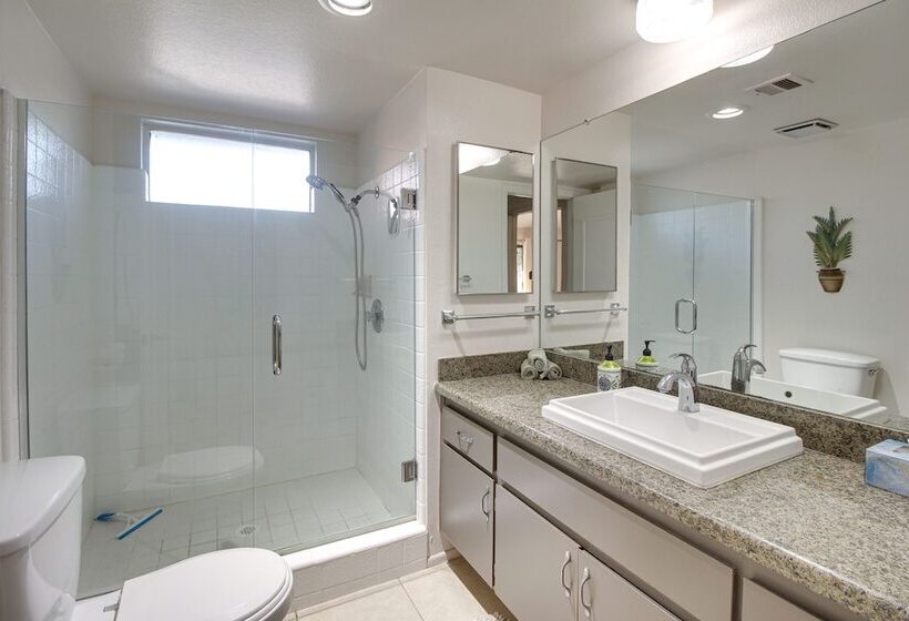 Pet Friendly Palm Desert Gem On Golf Course!