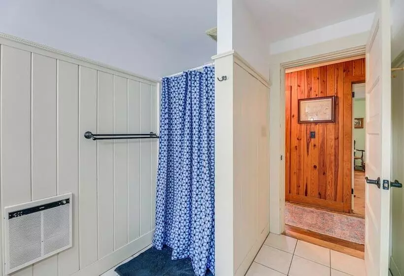 Peaceful Atlantic Cottage W/ Deck & Yard!