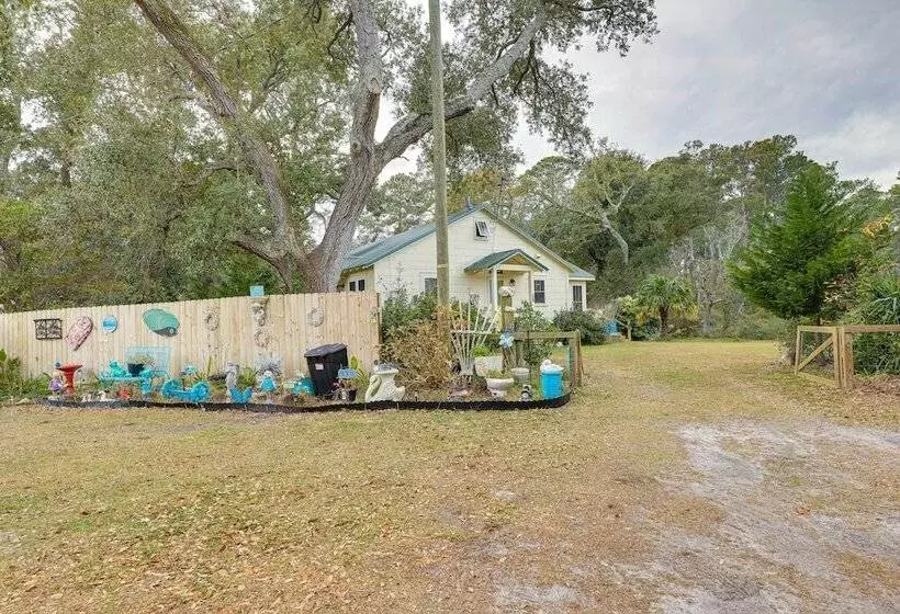 Peaceful Atlantic Cottage W/ Deck & Yard!