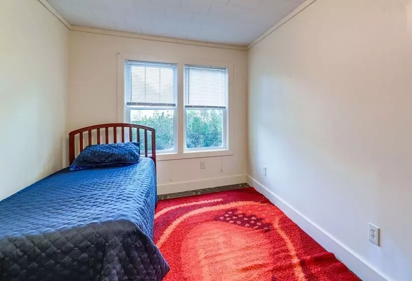 Peaceful Atlantic Cottage W/ Deck & Yard!