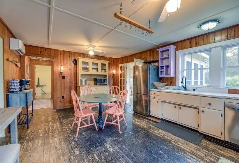 Peaceful Atlantic Cottage W/ Deck & Yard!