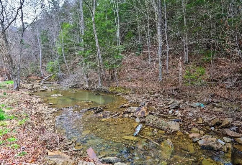Peaceful Beattyville Cabin Near Red River Gorge!