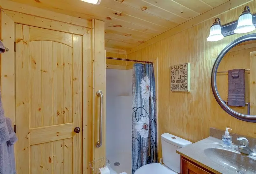 Peaceful Beattyville Cabin Near Red River Gorge!