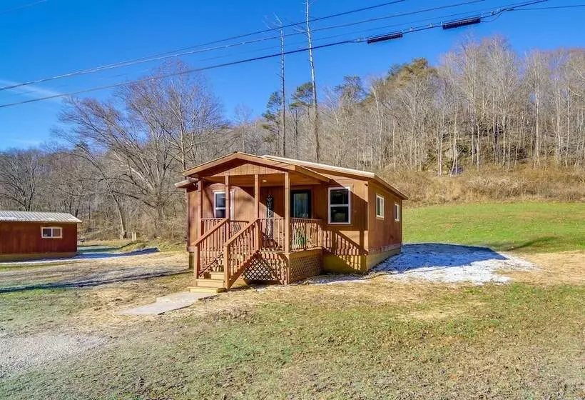 Peaceful Beattyville Cabin Near Red River Gorge!