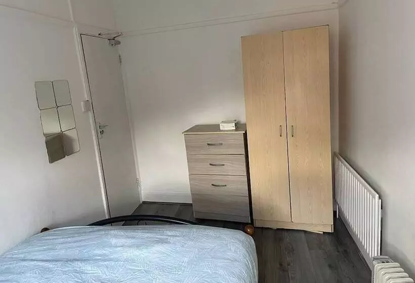 ペンション Rahal Hackney